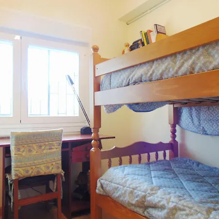 Santa Cristina Apartament شقة *